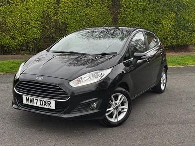 Usado Ford Fiesta Zetec 82 HP (60 kW) 2017 Preto Citadino