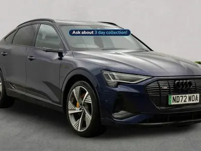 Begagnad Audi e-tron Business 300 kW (408 HK) 2023 Blå SUV