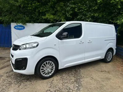 Used Vauxhall Vivaro 120 HP (88 kW) 2023 White MPV