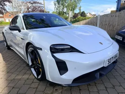 Usado Porsche Taycan Performance Package 559 kW (761 CV) 2021 Blanco Berlina