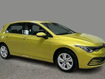 Used VW Golf VIII Life 150 HP (110 kW) 2023 Yellow Hatchback