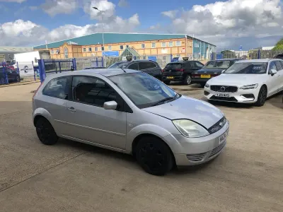 Used Ford Fiesta 75 HP (55 kW) 2004 Silver Hatchback