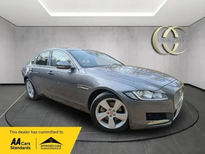 Usado Jaguar XF Portfolio 180 HP (132 kW) 2016 Cinzento Sedan