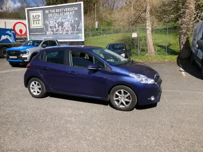 Gebraucht Peugeot 208 Active 68 PS (50 kW) 2015 Blau Kleinwagen