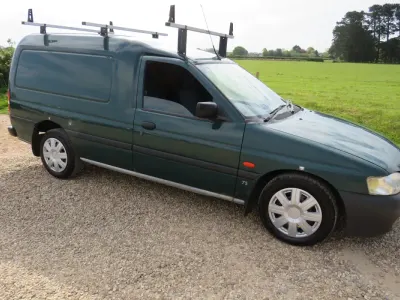 Used Ford Escort 2002 Green Van