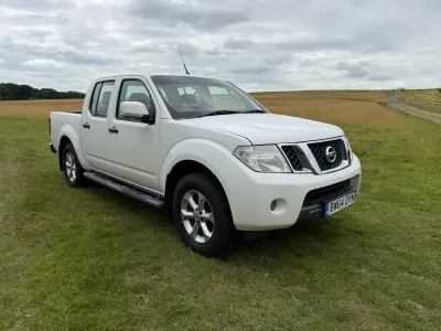 Used Nissan Navara Acenta 2015 White Pickup