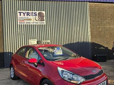 Used Kia Rio 2015 Red Hatchback