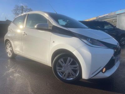 Used Toyota Aygo x-press 68 HP (50 kW) 2014 White Hatchback