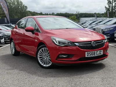 Used Vauxhall Astra Elite 200 HP (147 kW) 2018 Red Hatchback