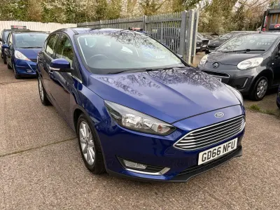 Used Ford Focus Titanium 125 HP (91 kW) 2016 Blue Hatchback