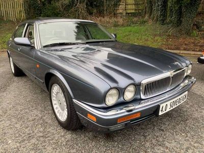 Jaguar XJ6