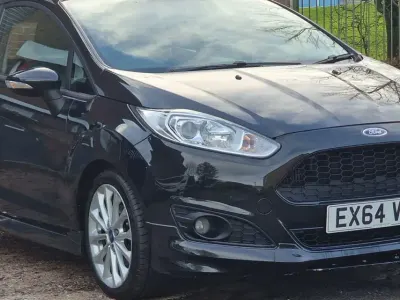 Usado Ford Fiesta Zetec 125 HP (91 kW) 2014 Preto Citadino