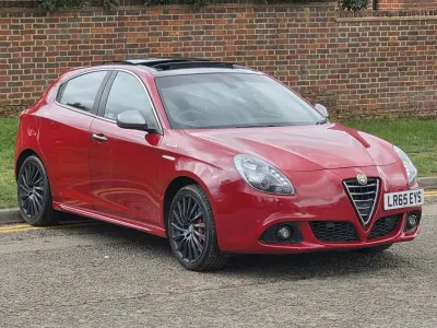 Begagnad Alfa Romeo Giulietta Quadrifoglio Verde 2015 Röd Halvkombi