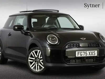 Usado Mini Cooper Hatch 113 kW (154 HP) 2025 Preto Citadino