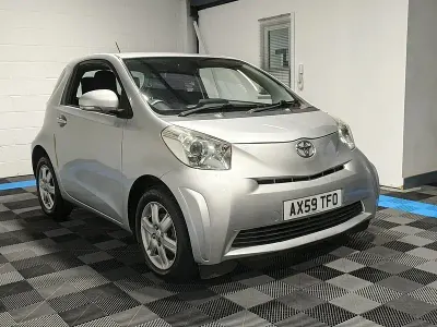 Used Toyota iQ 68 HP (50 kW) 2009 Silver Hatchback