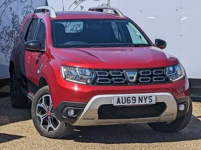 Used Dacia Duster 2019 Fusion red SUV