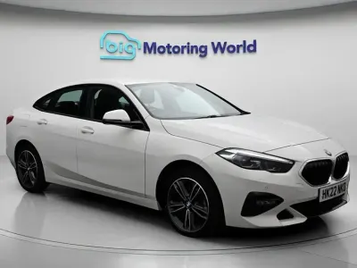 Begagnad BMW 218 Sport Line 136 HK (100 kW) 2022 Vit Sedan