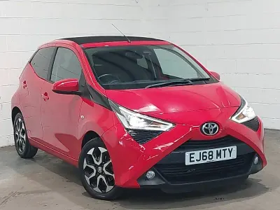 Used Toyota Aygo X-plore 69 HP (50 kW) 2018 Red Hatchback