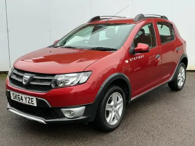 Używany Dacia Sandero Lauréate 90 KM (66 kW) 2014 Czerwony Hatchback