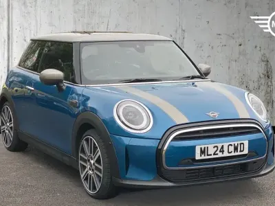 Begagnad Mini Cooper Exclusive 134 HK (98 kW) 2024 Blå Halvkombi
