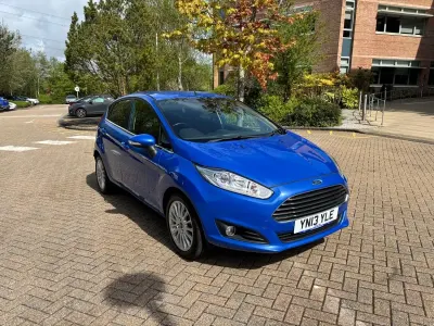 Używany Ford Fiesta Titanium 80 KM (58 kW) 2013 Niebieski Hatchback