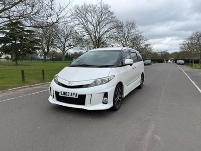 Begagnad Toyota Estima 170 HK (125 kW) 2013 Vit Minibuss