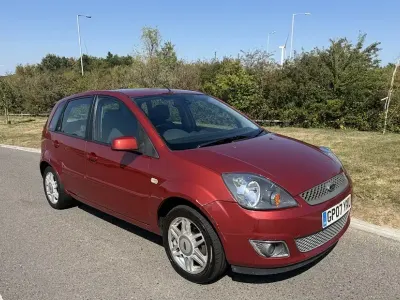 Used Ford Fiesta Ghia 80 HP (58 kW) 2007 Red Hatchback