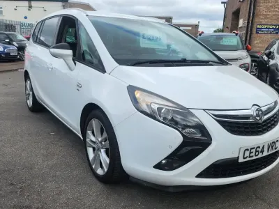 Used Vauxhall Zafira SRi 170 HP (125 kW) 2014 White MPV