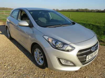 Begagnad Hyundai i30 SE 110 HK (80 kW) 2016 Silver Halvkombi
