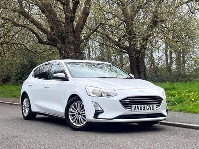 Begagnad Ford Focus Titanium 125 HK (91 kW) 2018 Vit Halvkombi