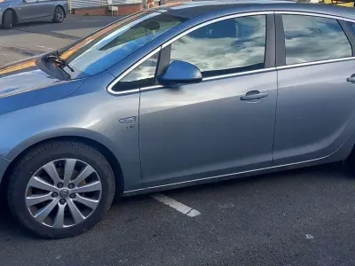 Used Vauxhall Astra Elite 165 HP (121 kW) 2011 Silver Hatchback