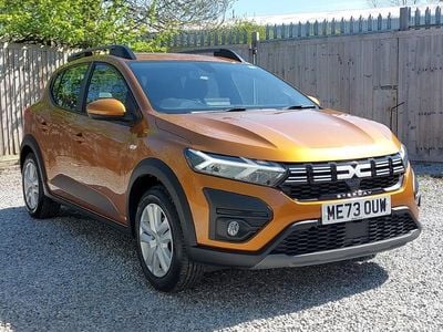 Begagnad Dacia Sandero Expression 100 HK (73 kW) 2024 Orange Halvkombi
