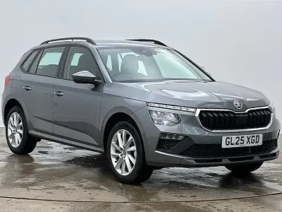 Usado Skoda Kamiq SE 85 HP (62 kW) 2025 Cinzento SUV