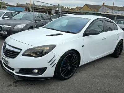 Używany Vauxhall Insignia SRi 140 KM (102 kW) 2014 Biały Hatchback