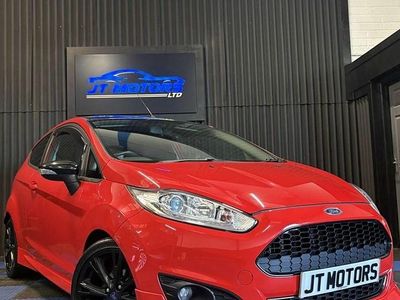 Used Ford Fiesta Zetec 140 HP (102 kW) 2015 Red Hatchback