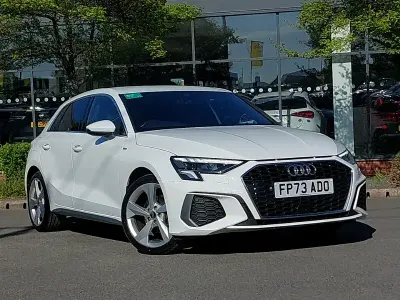 Używany Audi A3 S-Line 150 KM (110 kW) 2023 Biały Sedan/Limuzyna