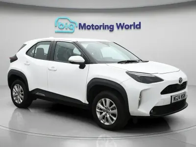Usado Toyota Yaris Cross 116 HP (85 kW) 2024 Branco SUV