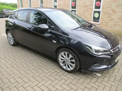 Begagnad Vauxhall Astra Design Edition 2019 Blå Halvkombi