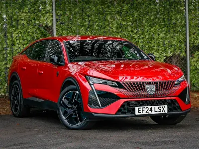 Käytetty Peugeot 408 GTi 131 HP (96 kW) 2024 Punainen Katumaasturi