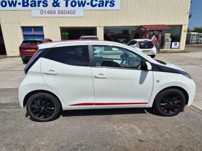 Used Toyota Aygo x-press 69 HP (50 kW) 2017 White Hatchback