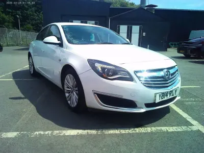 Used Vauxhall Insignia S 163 HP (119 kW) 2014 White Hatchback
