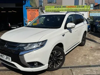 Used Mitsubishi Outlander P-HEV 200 HP (147 kW) 2017 White Estate