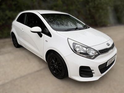 Used Kia Rio 2015 White Hatchback