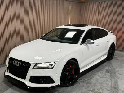 Usado Audi RS7 Sportback Performance 560 HP (411 kW) 2026 Branco Citadino