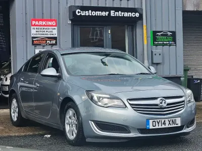 Used Vauxhall Insignia Design Edition 140 HP (102 kW) 2014 Silver Hatchback