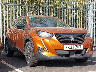 Used Peugeot 2008 Active Premium 101 HP (74 kW) 2023 Orange SUV