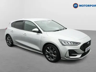 Used Ford Focus ST-Line 125 HP (91 kW) 2023 Silver Hatchback
