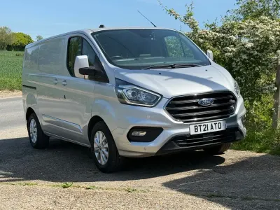 Usado Ford Transit Custom Limited 130 CV (95 kW) 2021 Plateado Van