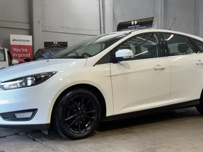 Used Ford Focus Zetec 2015 White Hatchback