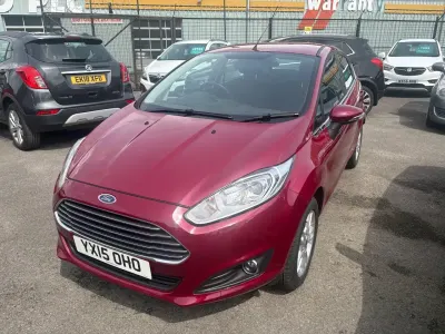 Used Ford Fiesta Zetec 82 HP (60 kW) 2015 Red Hatchback